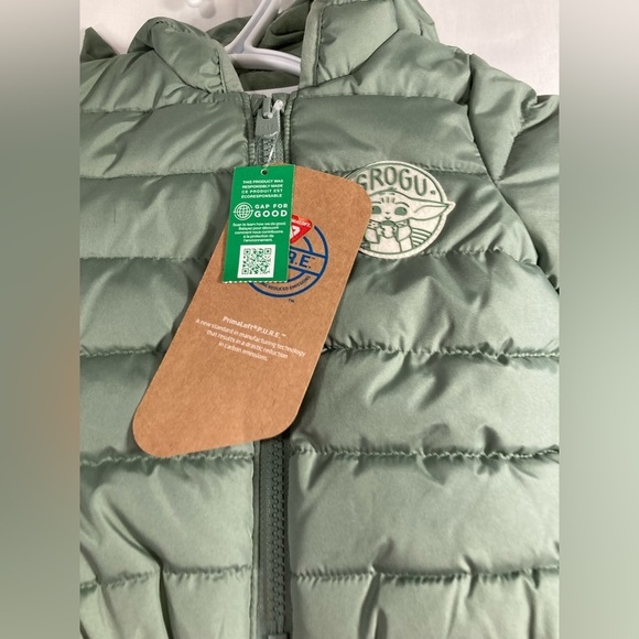 GAP baby 3-6 months puffer jacket Grogu *has some marks* - Picture 3 of 16